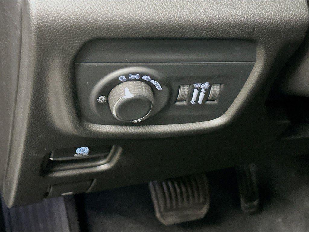 used 2023 Jeep Grand Cherokee L car, priced at $31,996