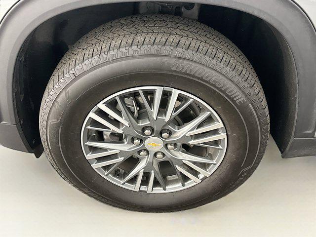 used 2025 Chevrolet Traverse car, priced at $34,487