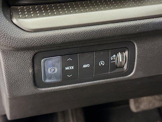 used 2025 Chevrolet Traverse car, priced at $35,496