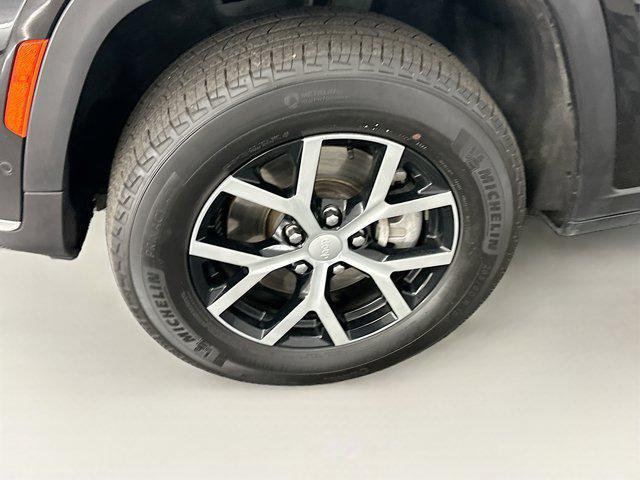 used 2024 Jeep Grand Cherokee L car, priced at $30,497