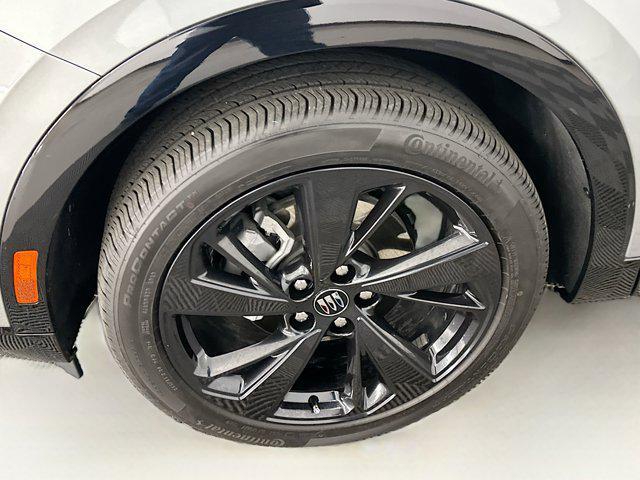 used 2025 Buick Envision car, priced at $28,396