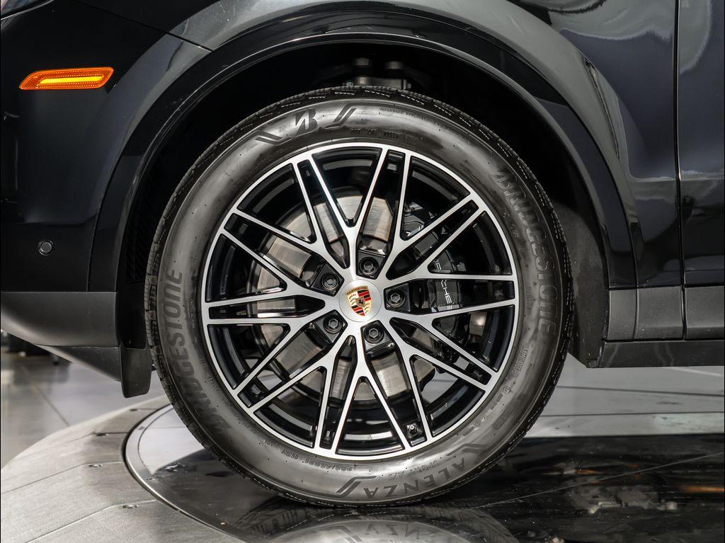 used 2025 Porsche Cayenne car, priced at $86,595