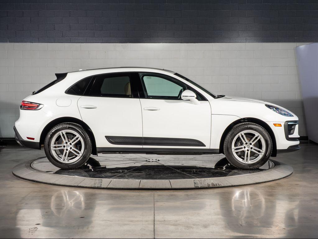 Porsche Macan view 8