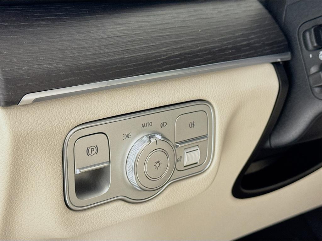 new 2026 Mercedes-Benz GLS 580 car, priced at $122,070