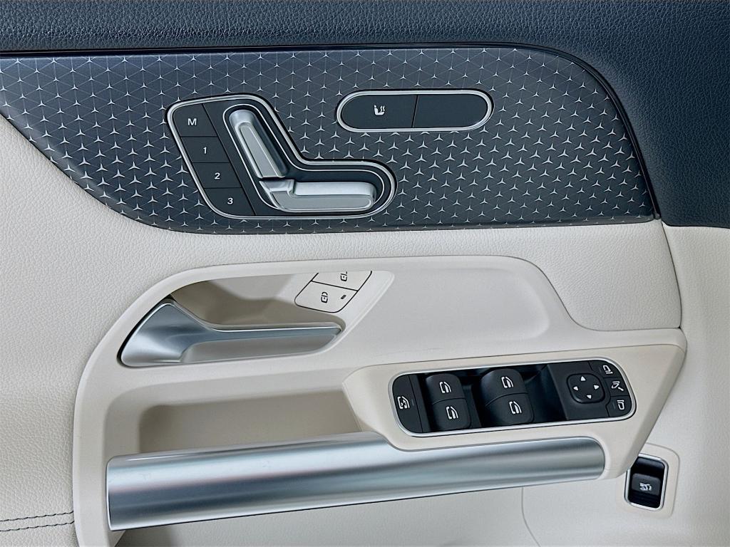 new 2026 Mercedes-Benz GLA 250 car, priced at $43,350