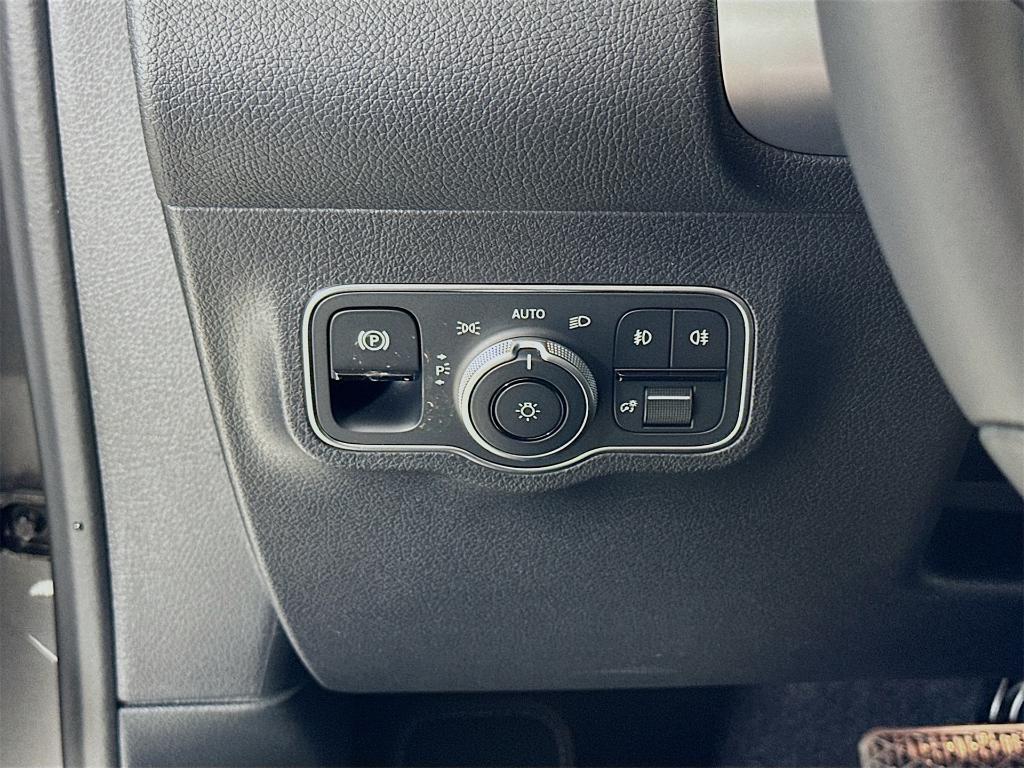 new 2026 Mercedes-Benz GLB 250 car, priced at $53,205