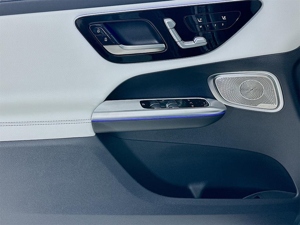 new 2026 Mercedes-Benz GLC 300 car, priced at $61,190