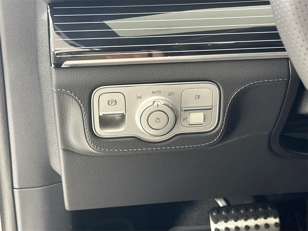 new 2025 Mercedes-Benz GLE 450 car, priced at $88,005