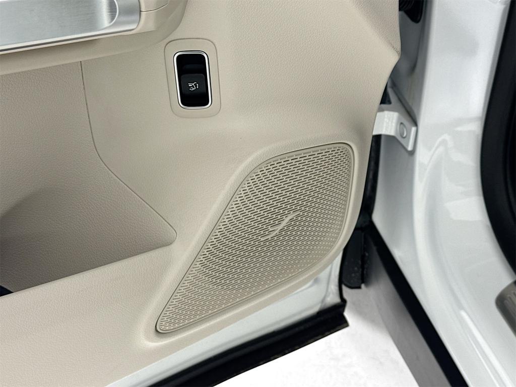 new 2026 Mercedes-Benz GLB 250 car, priced at $51,990