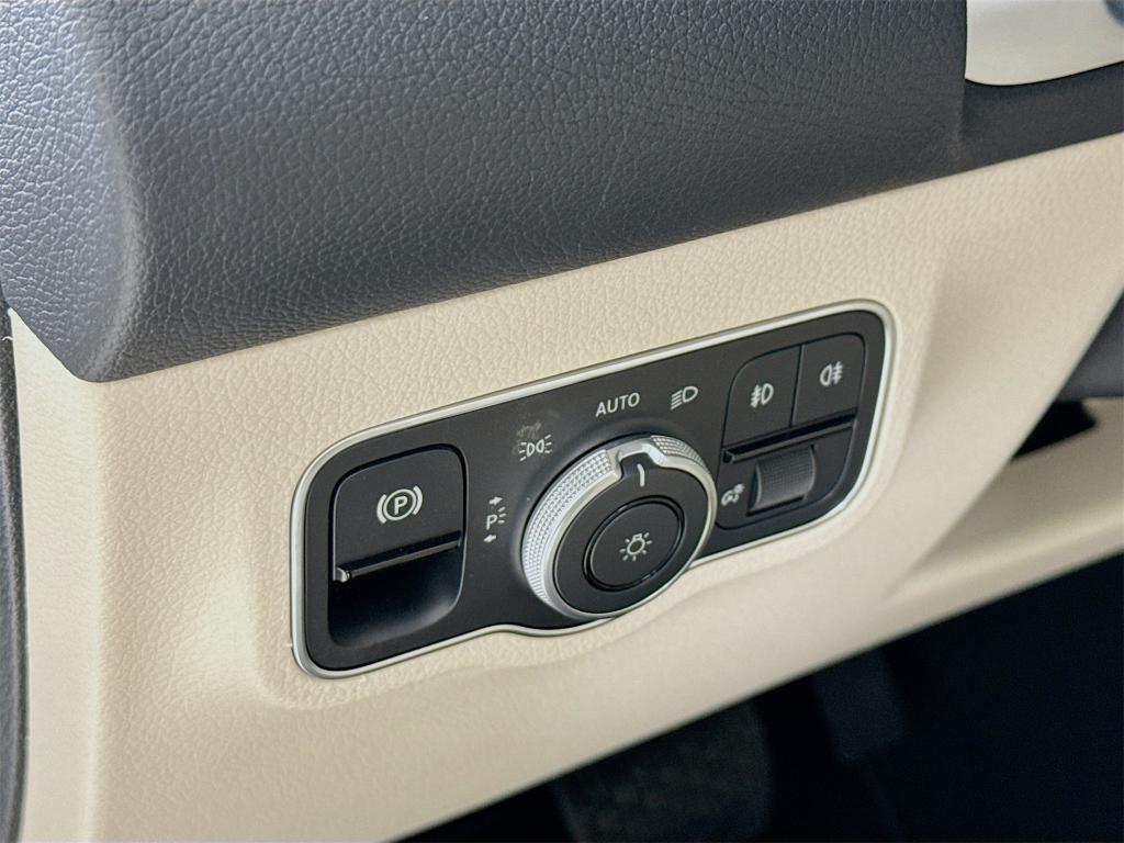 new 2026 Mercedes-Benz GLB 250 car, priced at $51,990