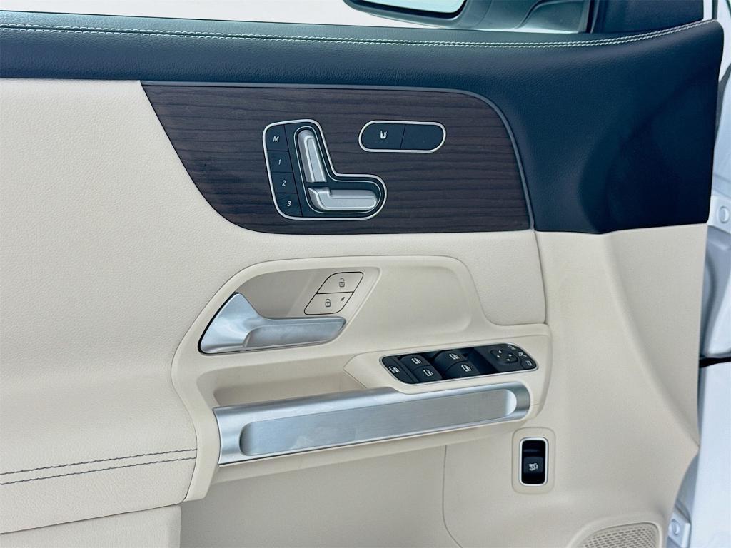 new 2026 Mercedes-Benz GLB 250 car, priced at $51,990