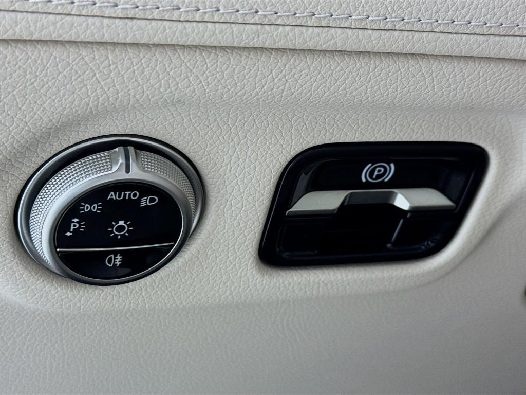 new 2026 Mercedes-Benz EQS 450 car, priced at $112,135