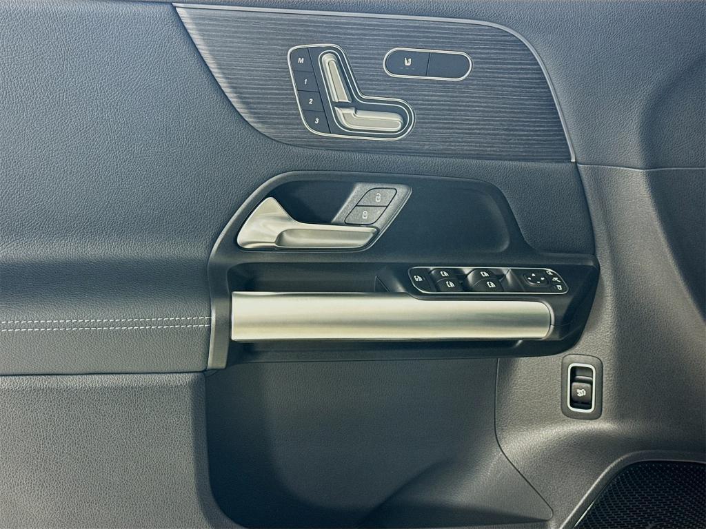 new 2026 Mercedes-Benz GLA 250 car, priced at $48,195