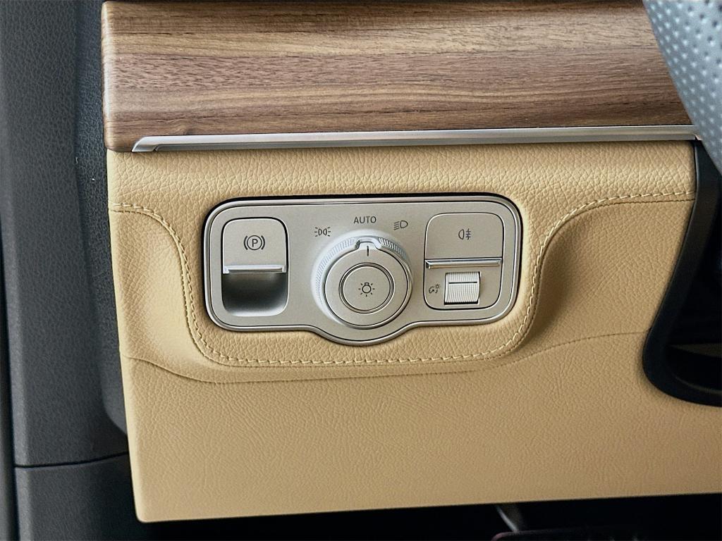 new 2026 Mercedes-Benz GLS 450 car, priced at $105,470