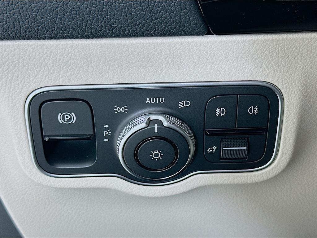 new 2026 Mercedes-Benz GLA 250 car, priced at $43,350