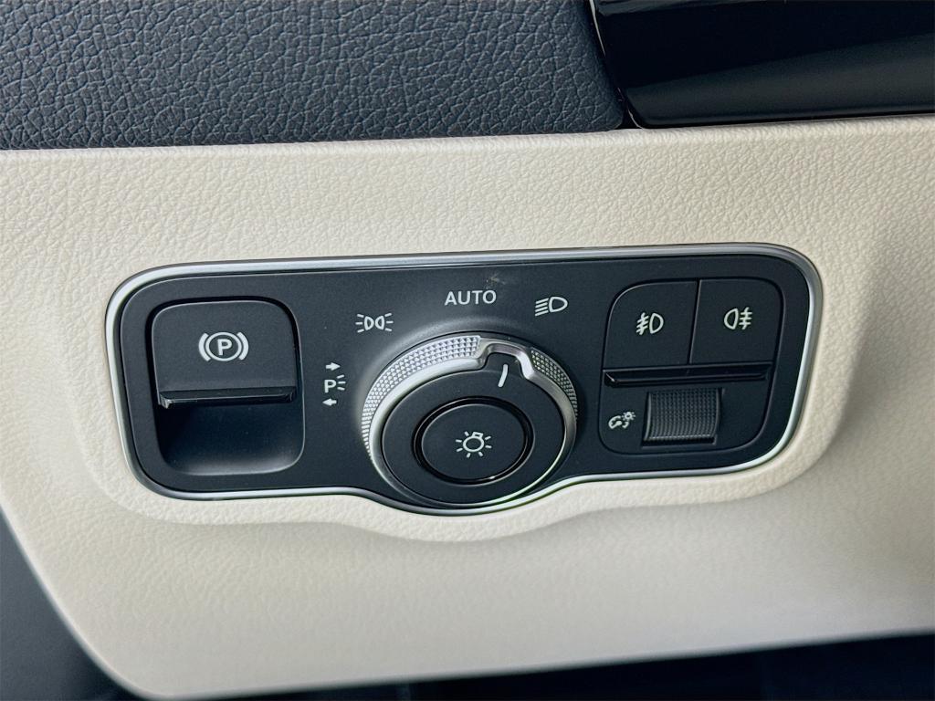 new 2026 Mercedes-Benz GLA 250 car, priced at $44,400