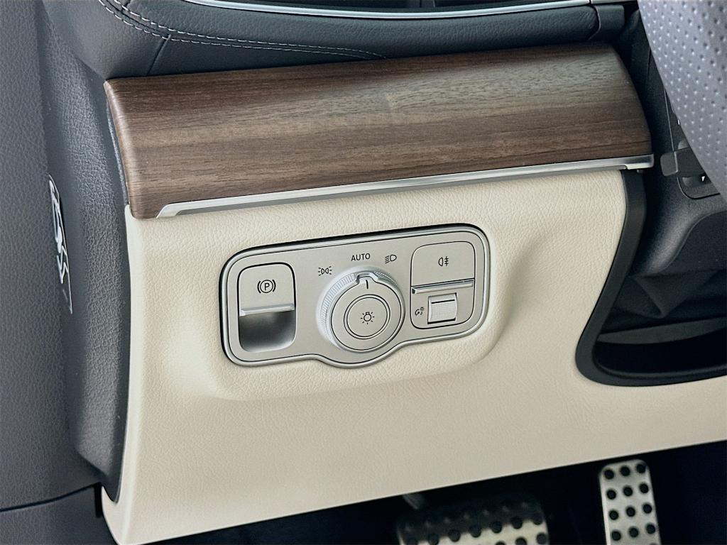 new 2026 Mercedes-Benz GLS 450 car, priced at $103,285