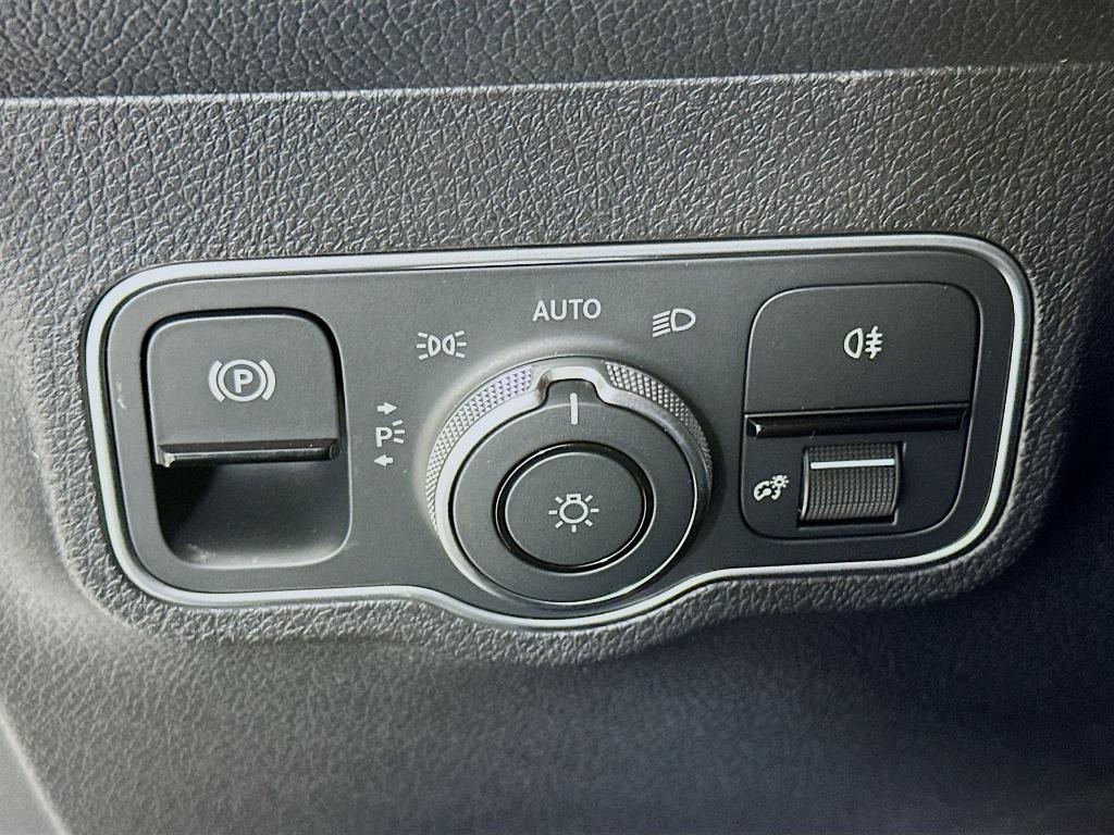 new 2026 Mercedes-Benz GLB 250 car, priced at $51,520