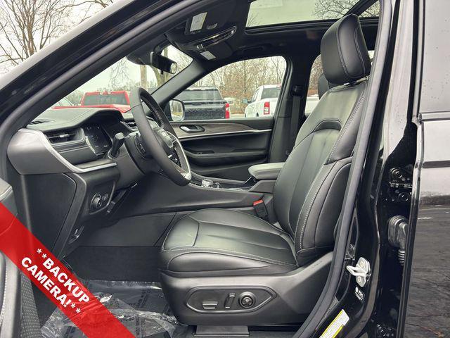 new 2025 Jeep Grand Cherokee car, priced at $44,759