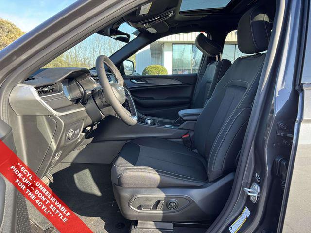 new 2025 Jeep Grand Cherokee car, priced at $35,689
