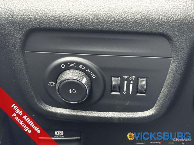 new 2025 Jeep Grand Cherokee car, priced at $54,791