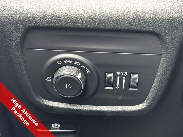 new 2025 Jeep Grand Cherokee car, priced at $54,791