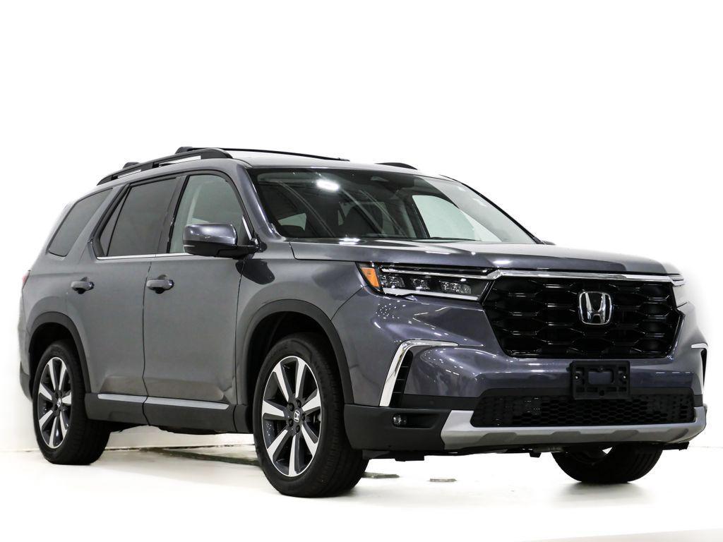 used 2025 Honda Pilot car, priced at $40,912