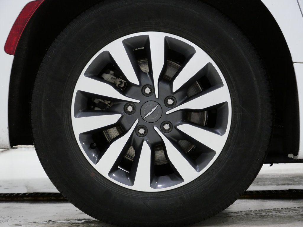 used 2023 Chrysler Pacifica Hybrid car, priced at $22,900