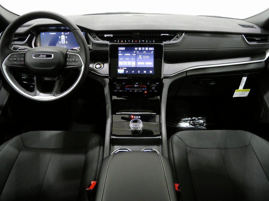 new 2025 Jeep Grand Cherokee car, priced at $36,628