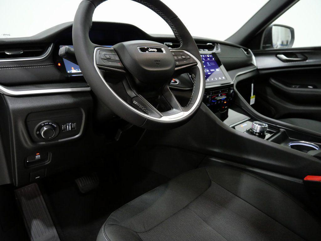 new 2025 Jeep Grand Cherokee car, priced at $36,628