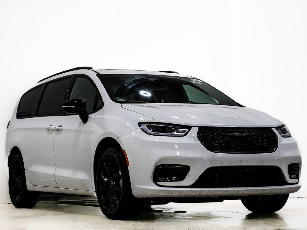 new 2026 Chrysler Pacifica car, priced at $48,665