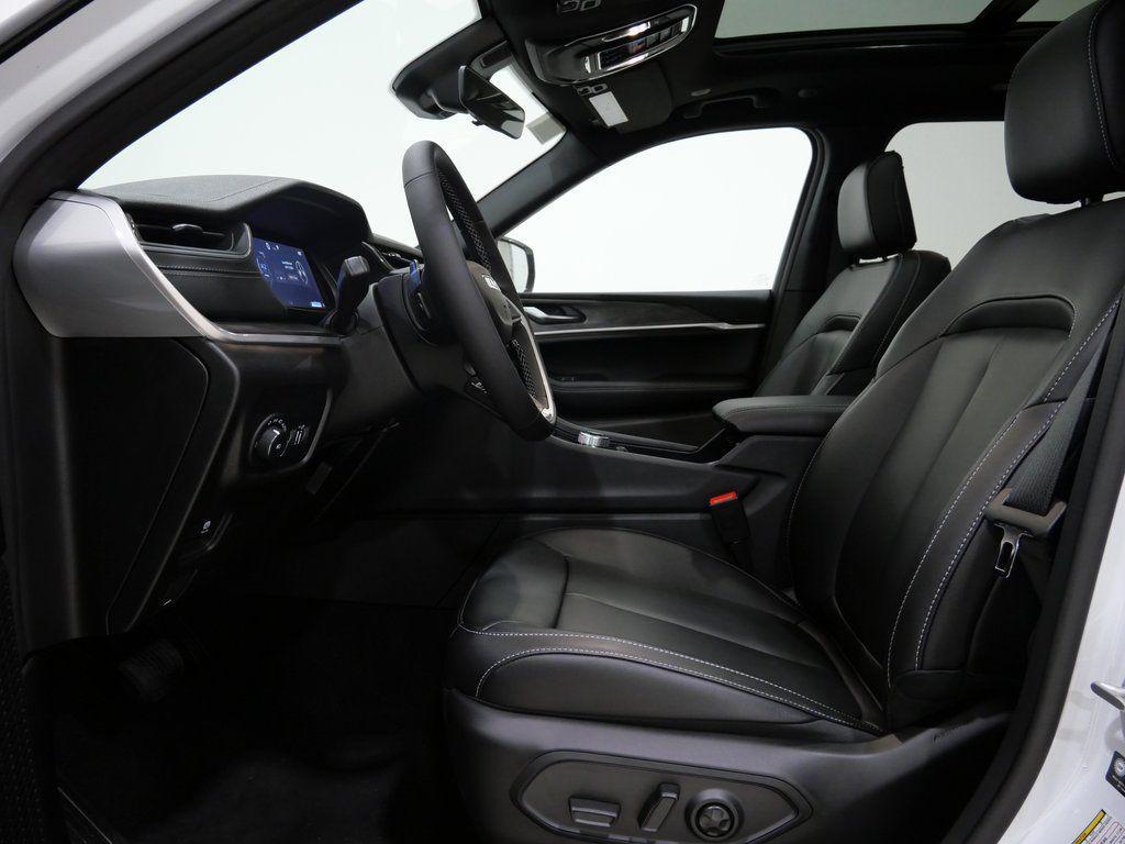 new 2025 Jeep Grand Cherokee car, priced at $43,204