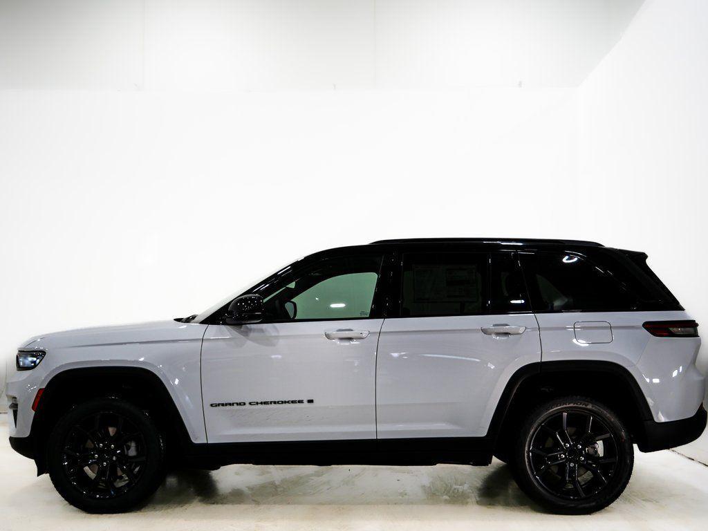 new 2025 Jeep Grand Cherokee car, priced at $43,204