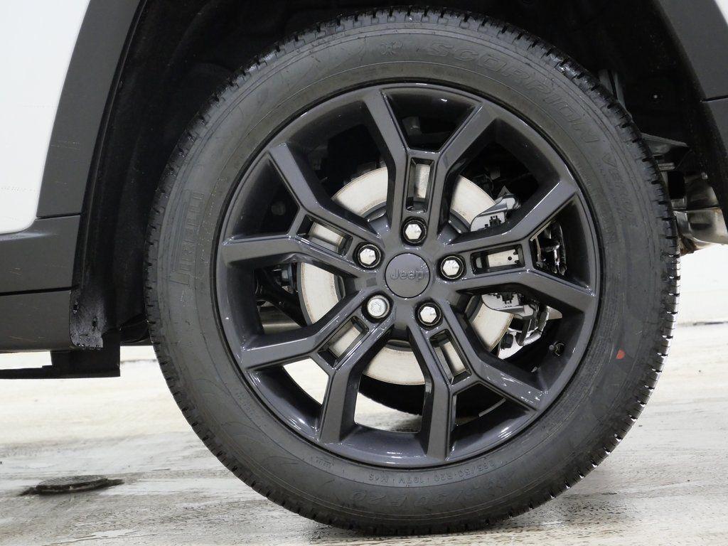 new 2025 Jeep Grand Cherokee car, priced at $43,204