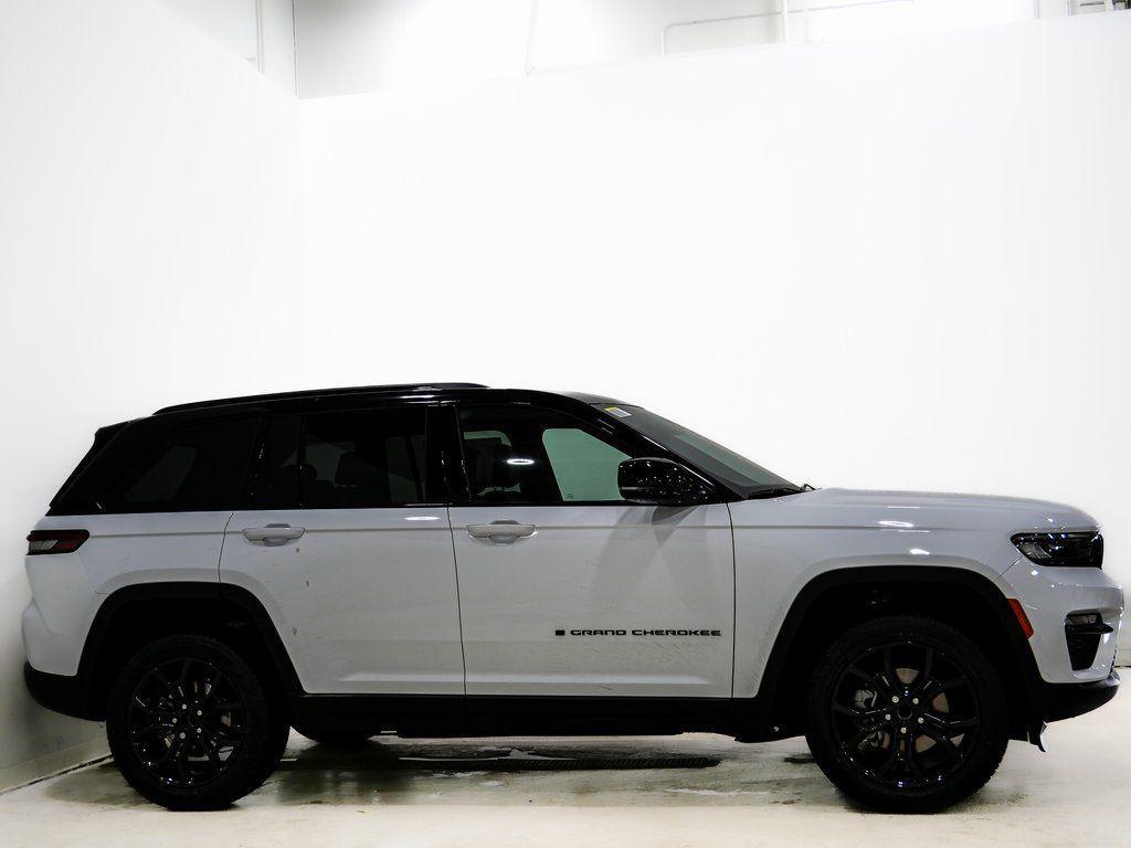 new 2025 Jeep Grand Cherokee car, priced at $43,204