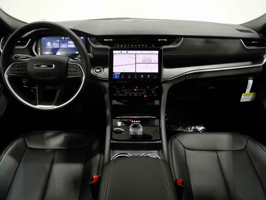 new 2025 Jeep Grand Cherokee car, priced at $43,204