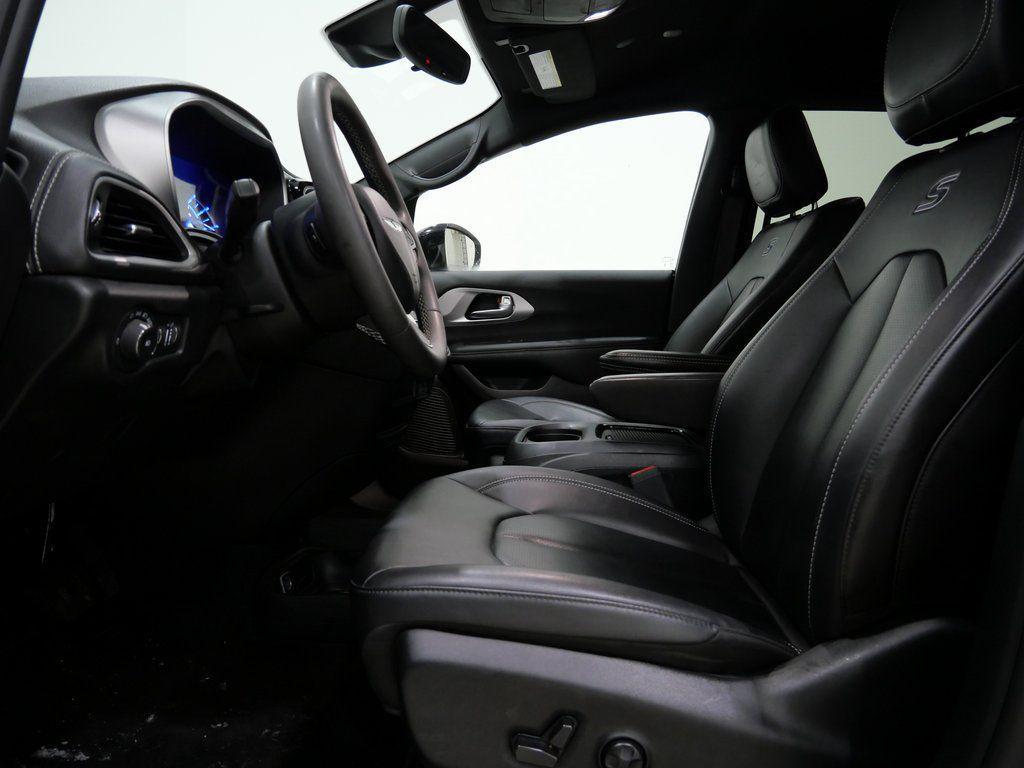 used 2024 Chrysler Pacifica Hybrid car, priced at $29,300