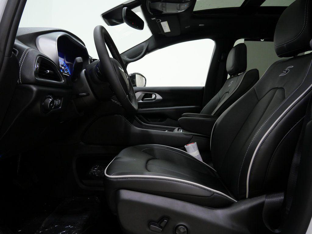 new 2026 Chrysler Pacifica car, priced at $48,686