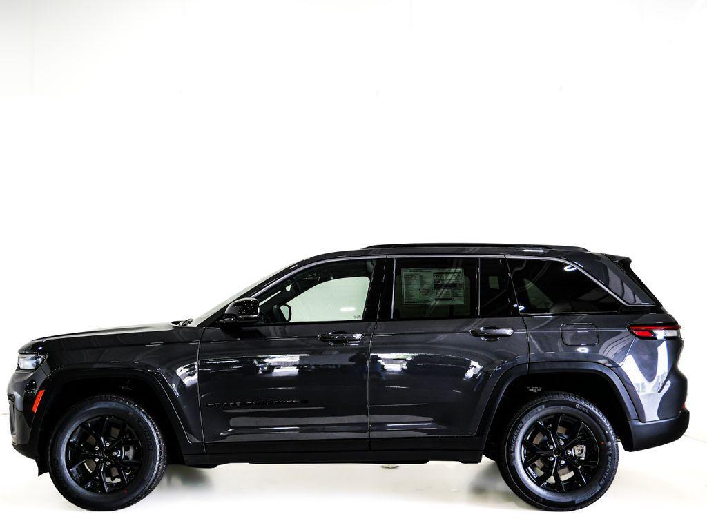 new 2026 Jeep Grand Cherokee car, priced at $40,901
