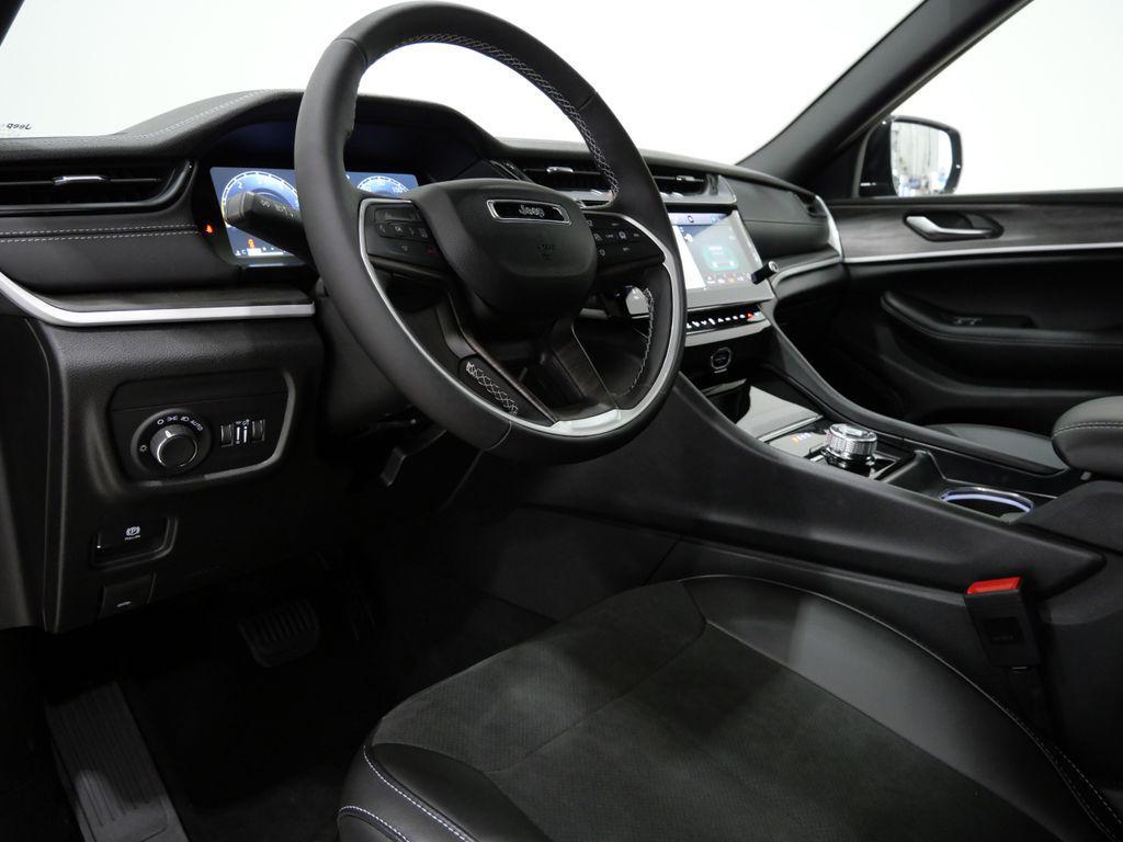 new 2026 Jeep Grand Cherokee car, priced at $40,901