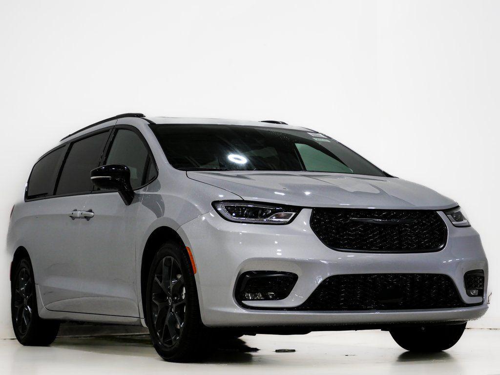 new 2026 Chrysler Pacifica car, priced at $42,175