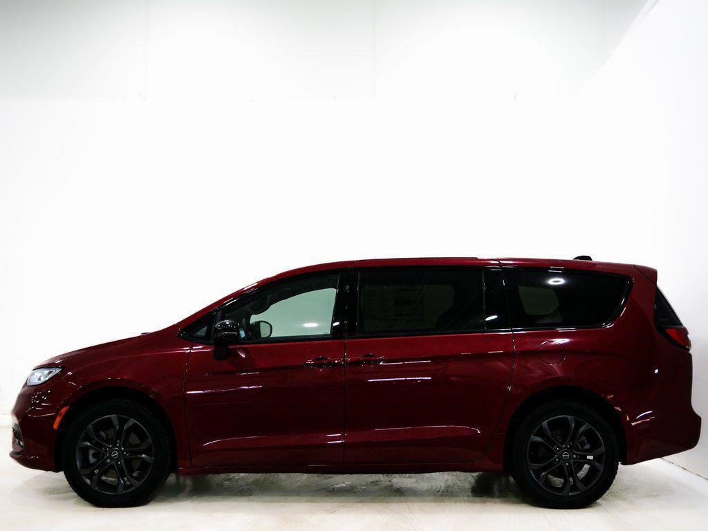 new 2026 Chrysler Pacifica car, priced at $45,650