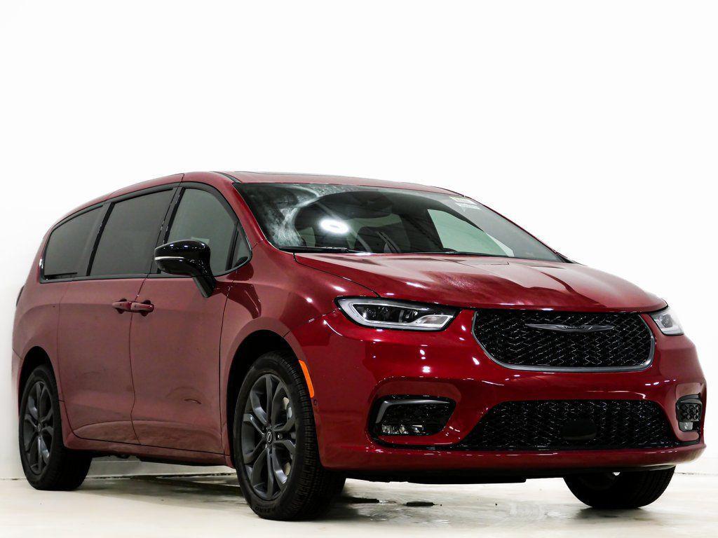 new 2026 Chrysler Pacifica car, priced at $45,650