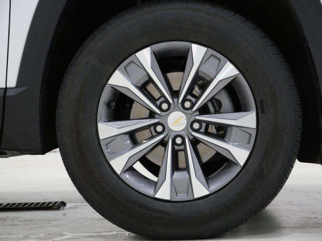 used 2025 Chevrolet Equinox car, priced at $24,312