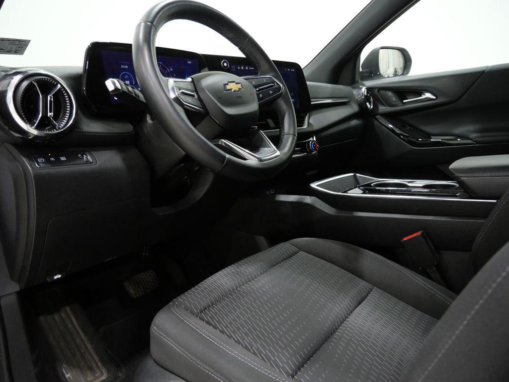used 2025 Chevrolet Equinox car, priced at $24,312