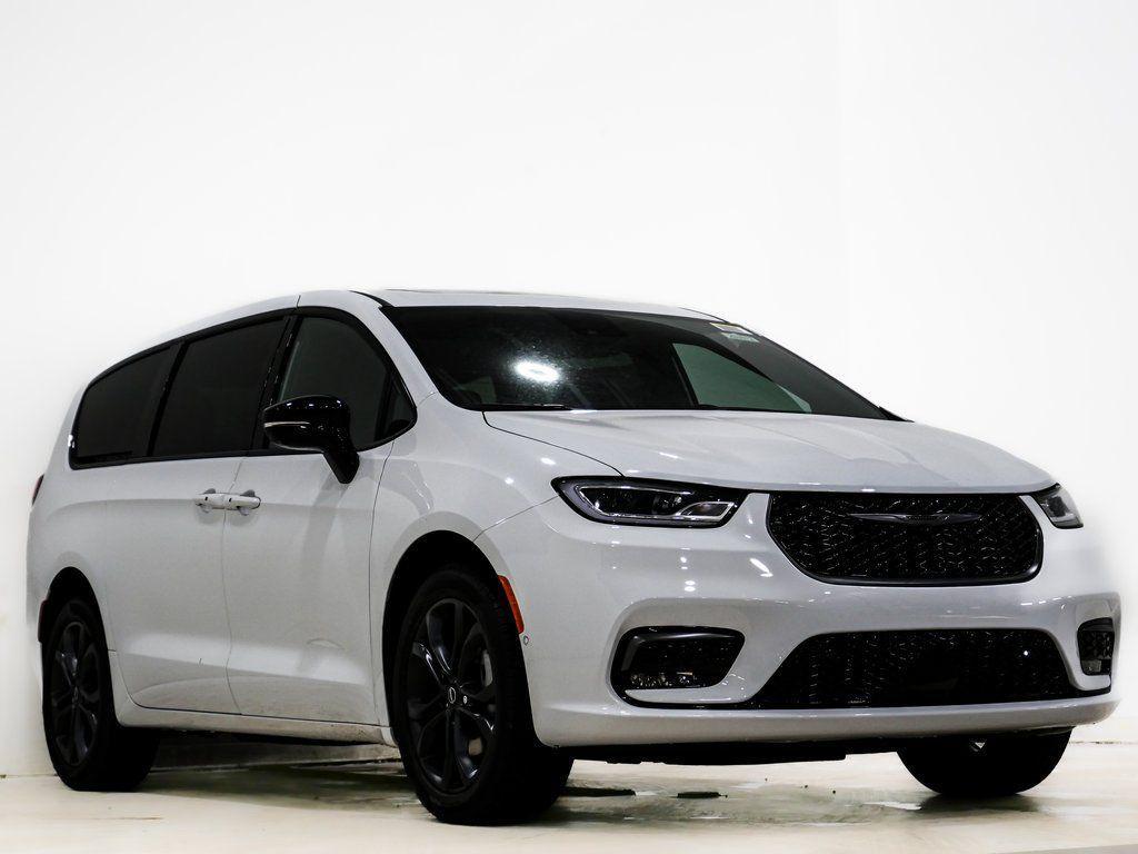 new 2026 Chrysler Pacifica car, priced at $45,155