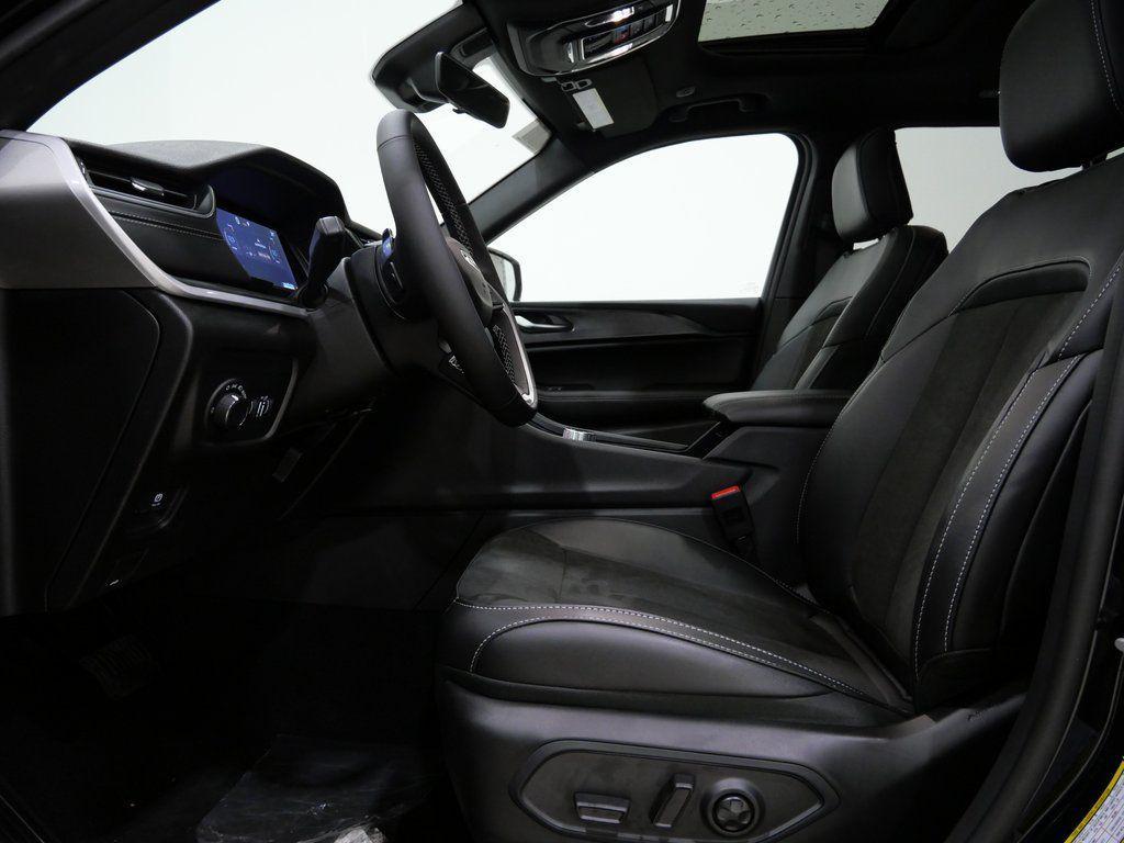 new 2025 Jeep Grand Cherokee car, priced at $40,946