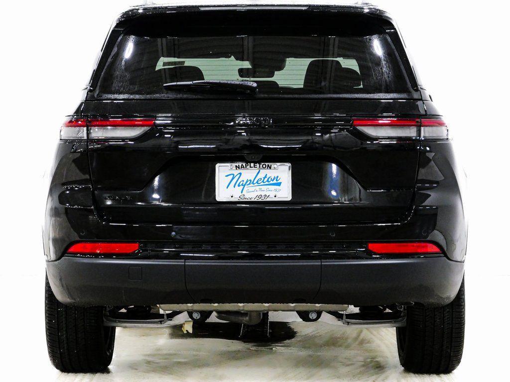 new 2025 Jeep Grand Cherokee car, priced at $40,946