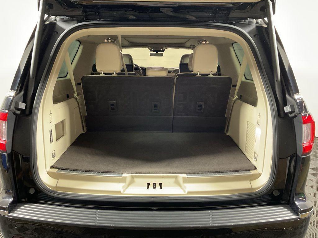 used 2019 Lincoln Navigator L car, priced at $33,000