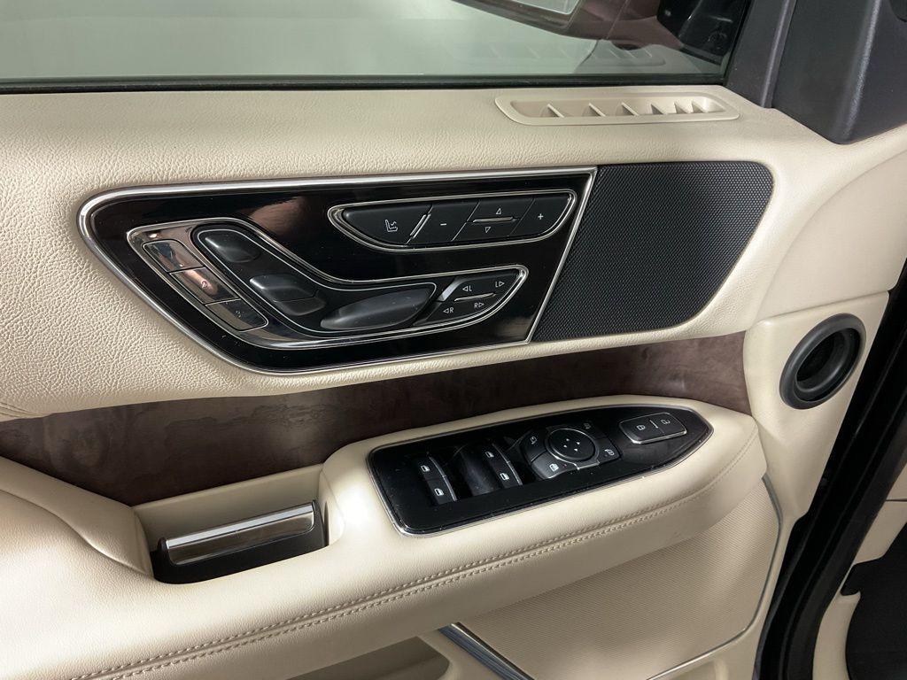 used 2019 Lincoln Navigator L car, priced at $33,000